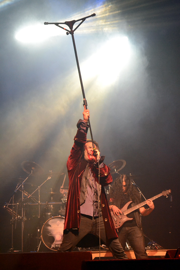 Andre Matos reina supremo.