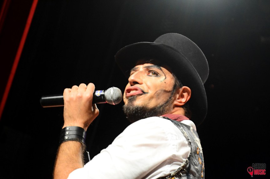 [Cobertura] Fernando Anitelli e seu ‘Teatro Mágico’ encanta&nbsp;Curitiba