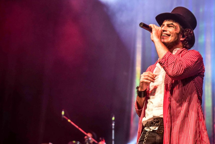 🎥 Acesso Music entrevista Fernando Anitelli, a mente criativa do O Teatro Mágico&nbsp;[assista]