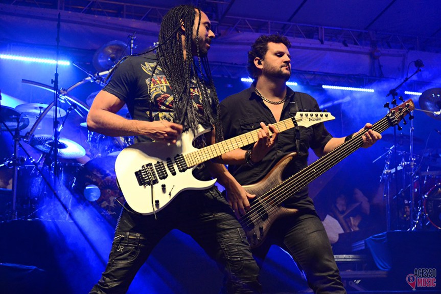 [Entrevista] Felipe Andreoli fala sobre a agenda incessante do Angra em&nbsp;2018