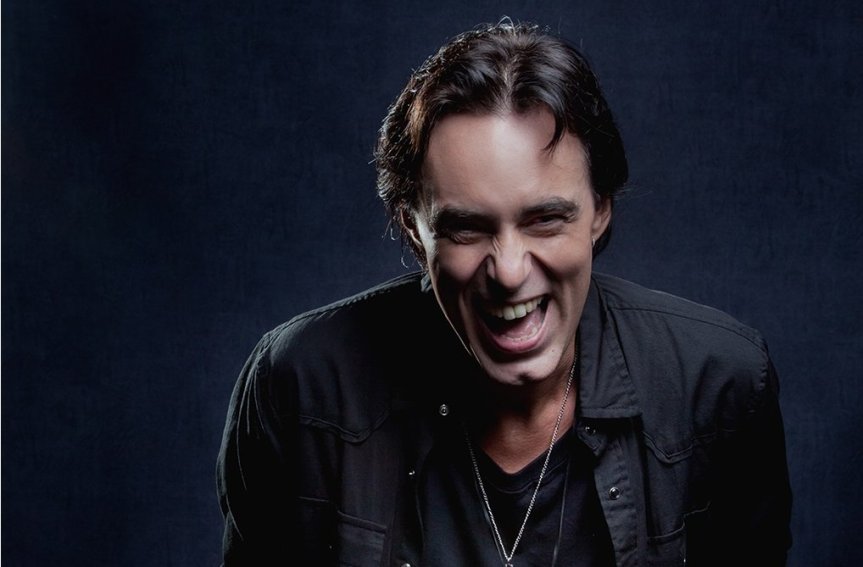 Alírio Netto, do Queen Extravaganza, lança novo clipe de carreira&nbsp;solo