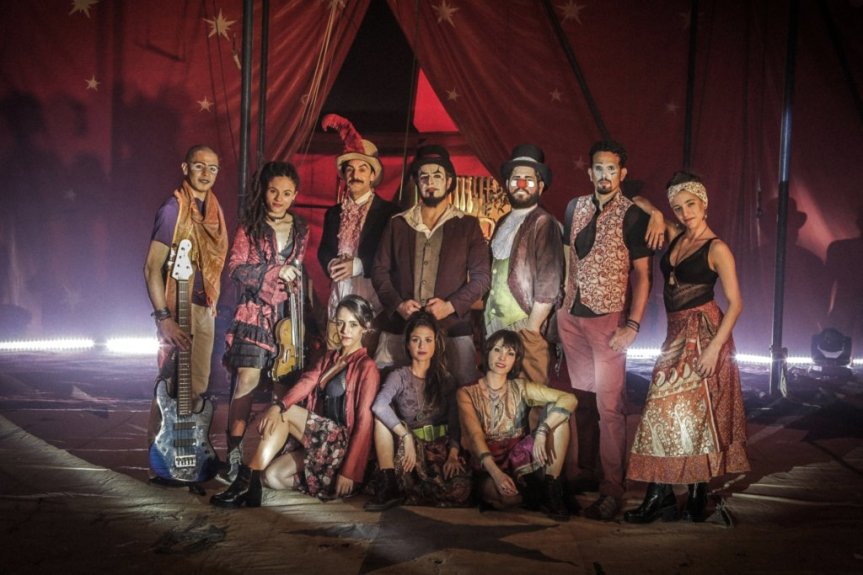 O Teatro Mágico confirma show em Curitiba que celebra os 15 anos do&nbsp;grupo