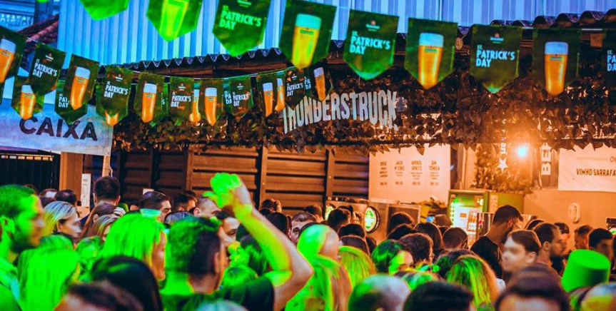 Chope verde e música irlandesa marcam a nova edição do Thunderstruck, evento gratuito promovido pelo Bar&nbsp;Crossroads