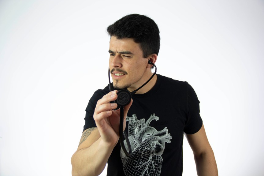 <strong>Sucesso nas redes, o Enfermeiro Sincero se apresenta em Fazenda Rio Grande no dia 20 de outubro</strong>