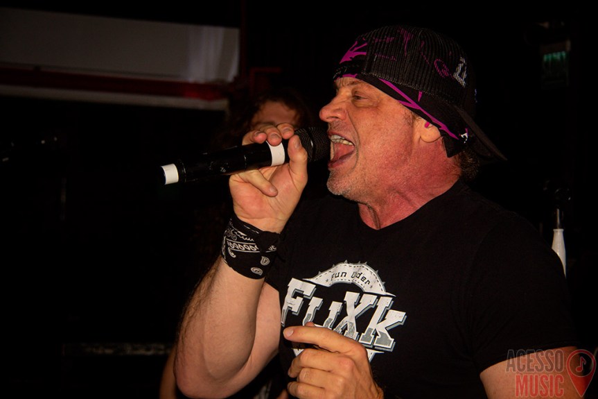 [Cobertura] Stevie Rachelle incendeia Glam Slam Party com nostalgia e hard&nbsp;rock