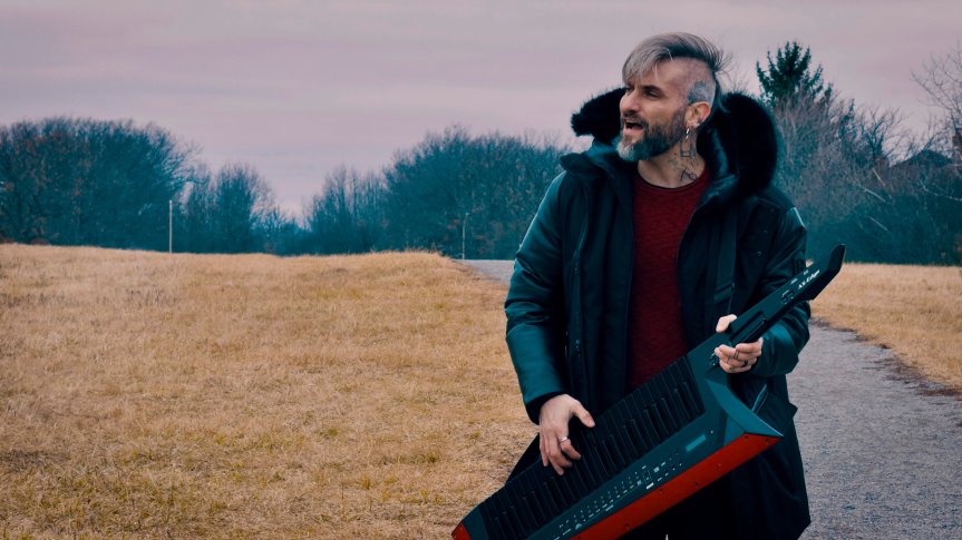 Versão de “My Sacrifice”, do Creed, mostra talento de Junior Carelli em rearranjar músicas icônicas do Rock; assista&nbsp;vídeo