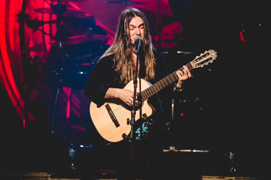 Edu Falaschi divulga campanha de doação de violão Takamine em ajuda ao Rio Grande do&nbsp;Sul