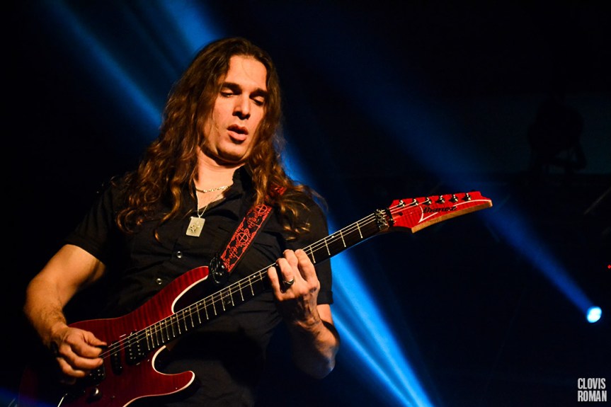 Kiko Loureiro chega esta semana (09/08) a Curitiba com aclamada turnê&nbsp;solo