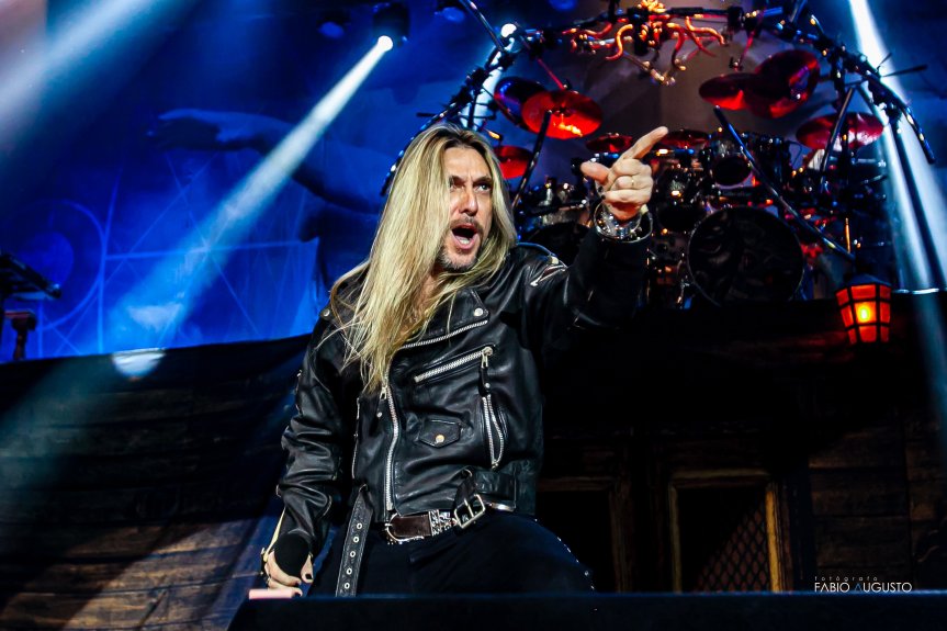 Edu Falaschi compõe música em homenagem a Assassin’s Creed Shadows com elementos de heavy metal e de trilhas sonoras de séries&nbsp;japonesas