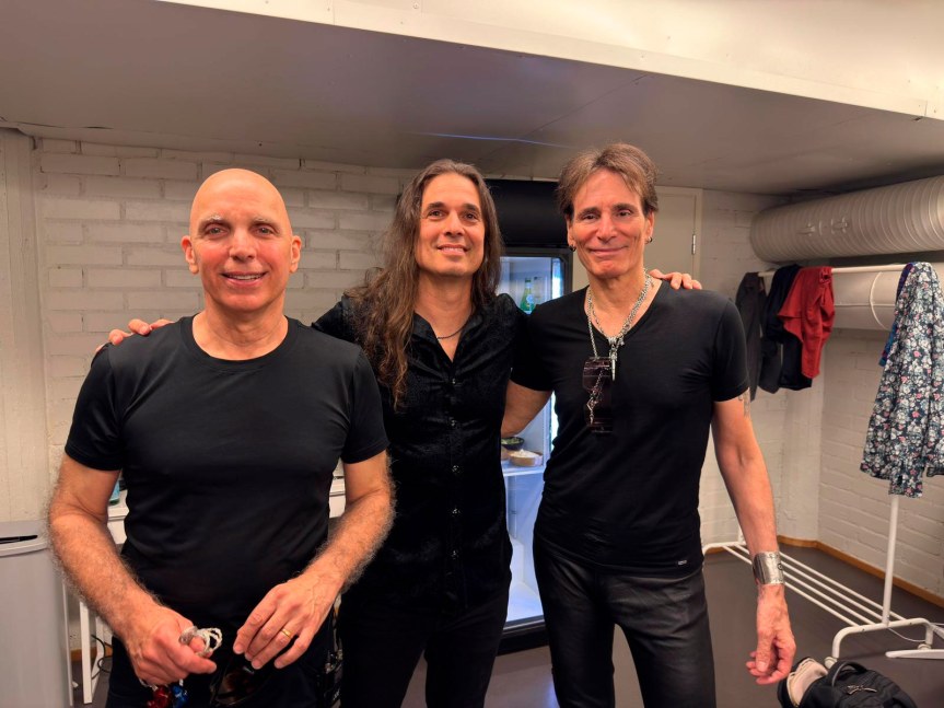 Kiko Loureiro participa de jam com Joe Satriani e Steve Vai na&nbsp;Finlândia