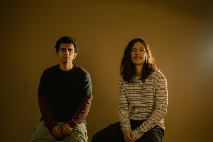 Paralelo ao Fim fala sobre tentar se encaixar no clipe de ‘Mais Honesto se&nbsp;Deixar’