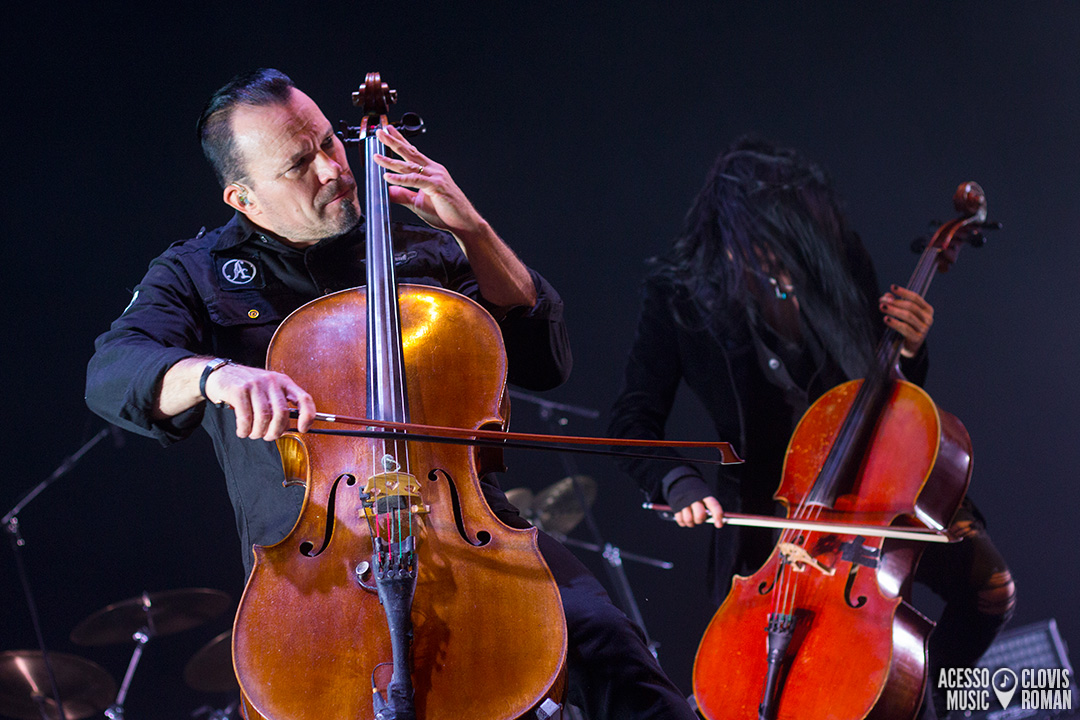 Apocalyptica resgata relação do Metallica com a orquestra em show em Curitiba