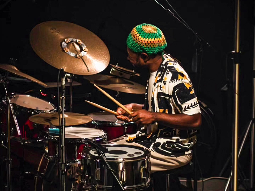 Escola de Música 180bpm promove workshop do baterista Nataniel Assunção