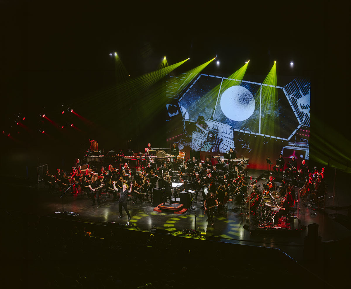 Voïvod – “Symphonique”, álbum ao vivo dos canadenses em parceria com a Orquestra Sinfônica de Quebec, já disponível no Brasil