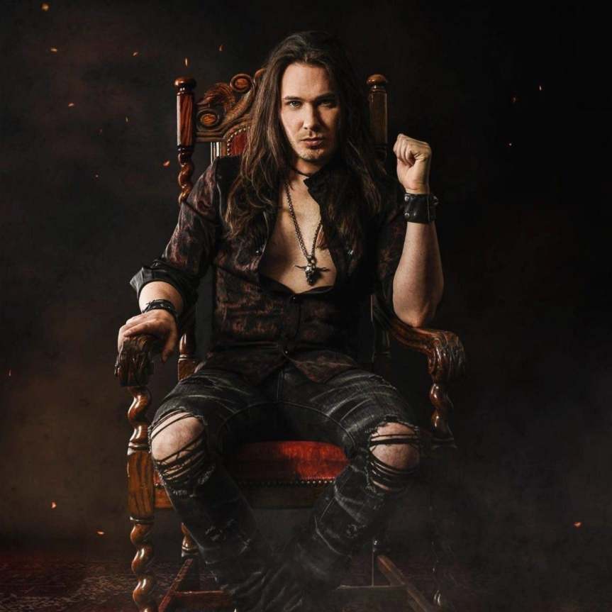Edu Falaschi recebe o vocalista Dino Jelusick em show no Tokio Marine Hall da “Mi’raj & The Legacy Tour”, em São Paulo, no dia 15 de&nbsp;agosto