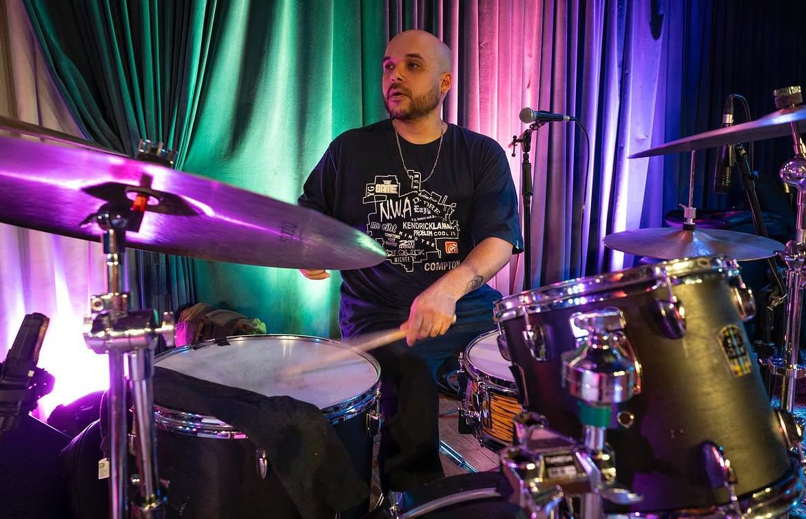 Ivan Castro, baterista de Ed Motta, realiza workshow na Escola de Música 180bpm